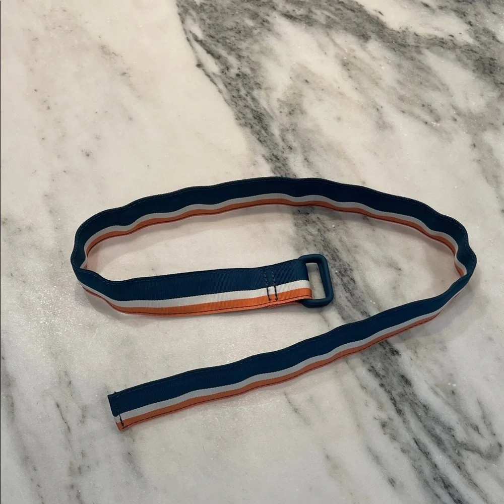 Vineyard Vines Kids M Blue and Orange belt 33.5
